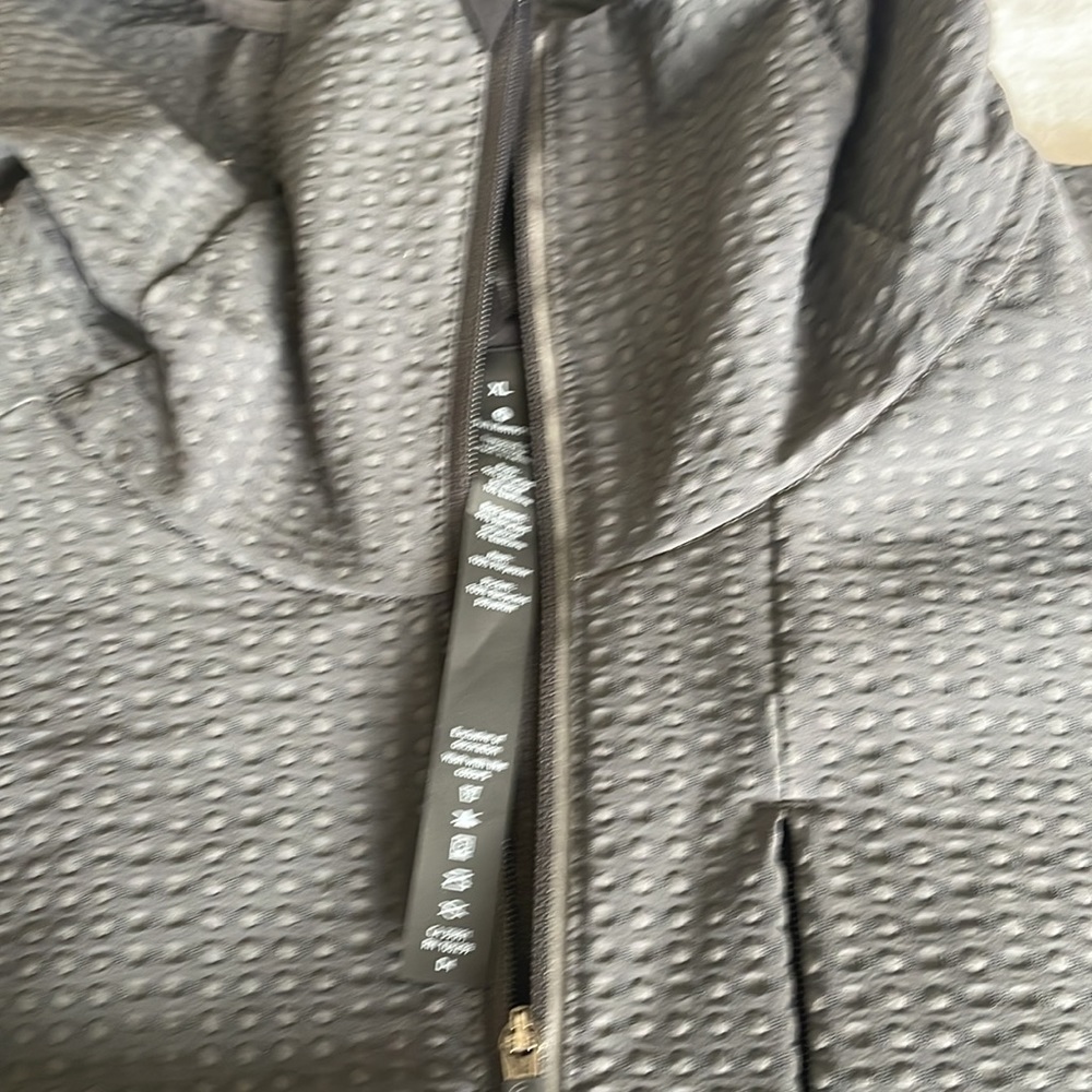Lululemon Water Repellent Anorak. - Picture 2 of 4